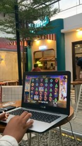 Game Slot Online: Cara Menyulap Waktu Santai Jadi Sumber Penghasilan